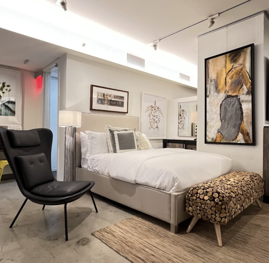 CORTOutletDecoratingWithBlackAccentPieces CORT Furniture Outlet